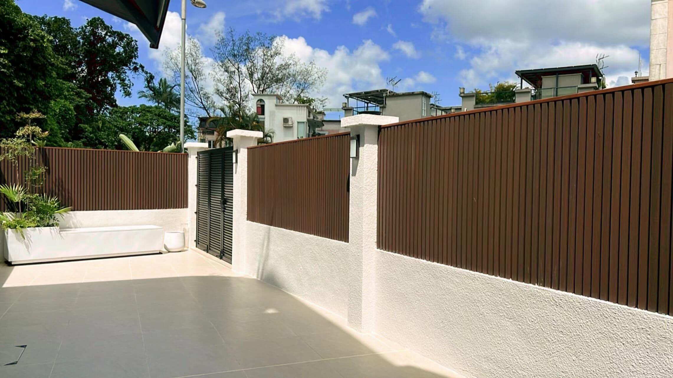 MexyTech Suprotect composite cladding used as a courtyard screen